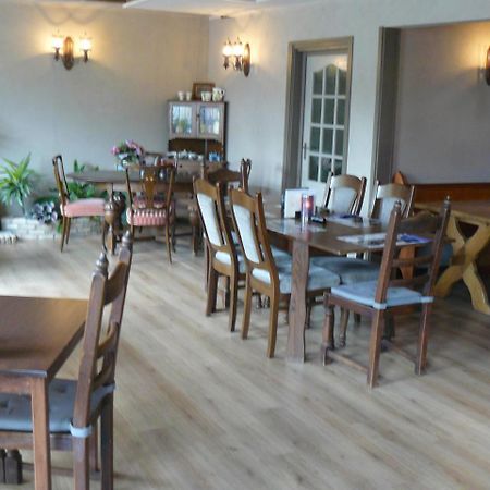 Eetcafe/Pension Nooitgedacht Strijen Bagian luar foto