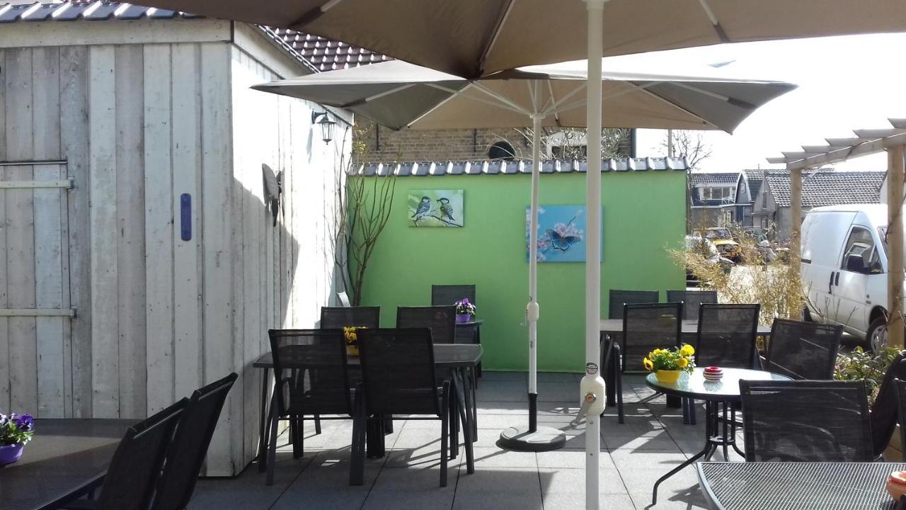 Eetcafe/Pension Nooitgedacht Strijen Bagian luar foto
