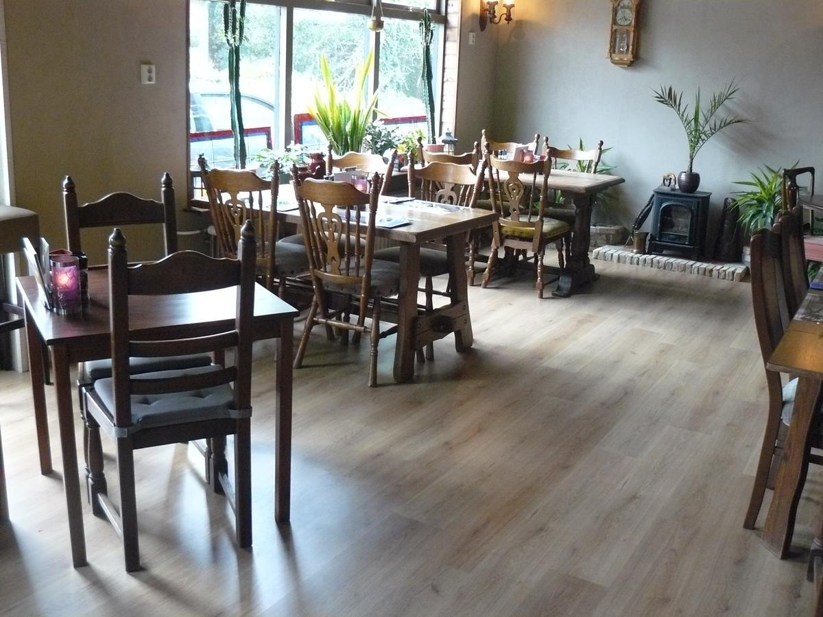 Eetcafe/Pension Nooitgedacht Strijen Bagian luar foto