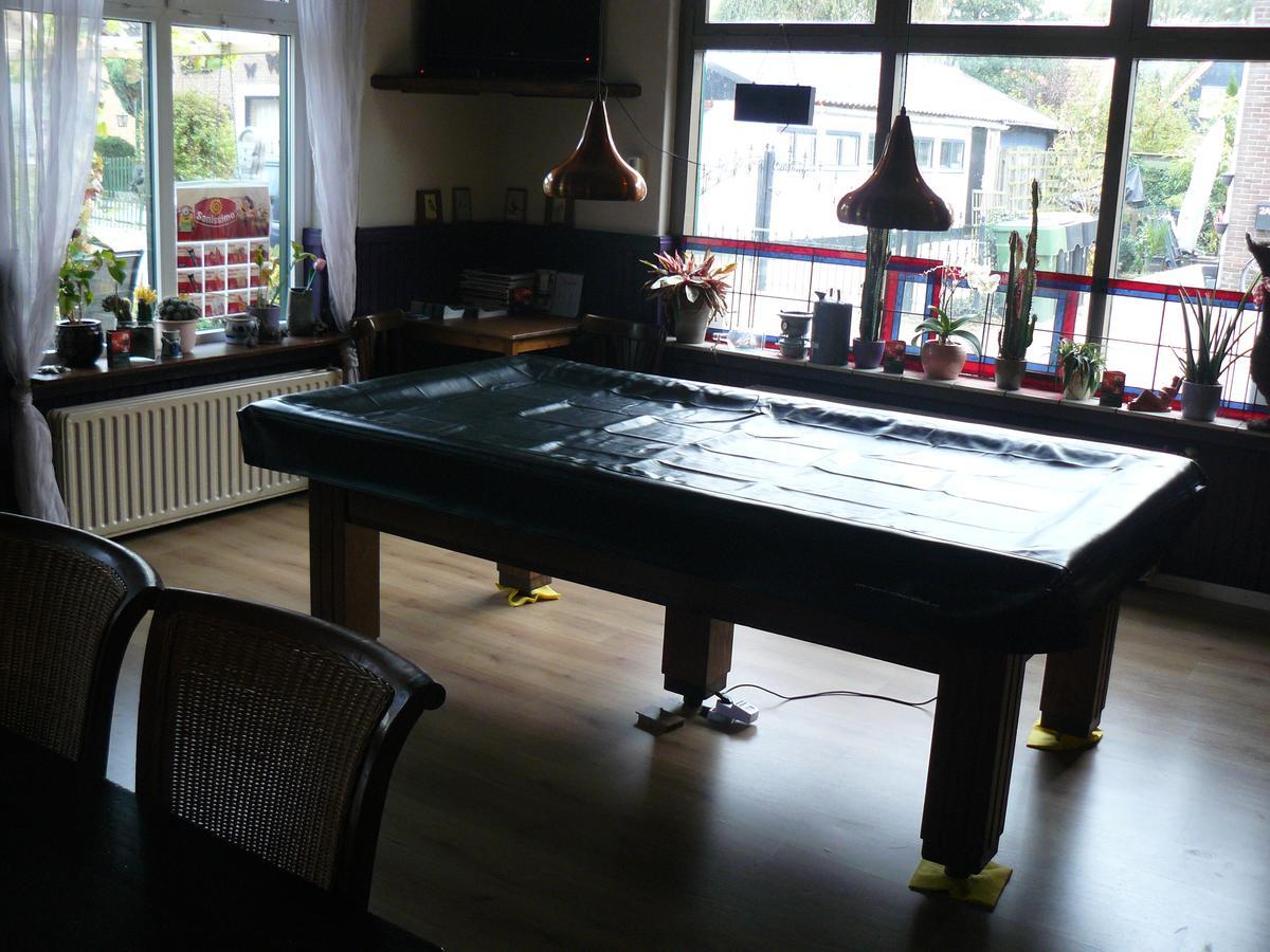 Eetcafe/Pension Nooitgedacht Strijen Bagian luar foto